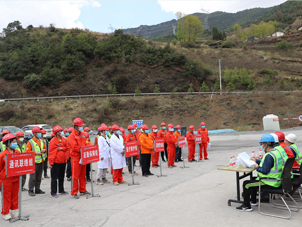 鹽源小高山隧道“瓦斯超限、有毒有害氣體中毒窒息事故”應急救援演練取得圓滿成功